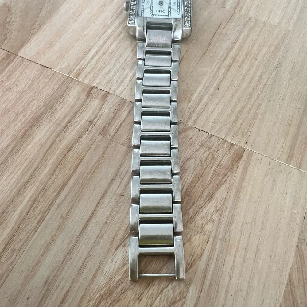 DMQ Diamonique ladies silver tone cubic zirconia fashion watch NEW BATTERY